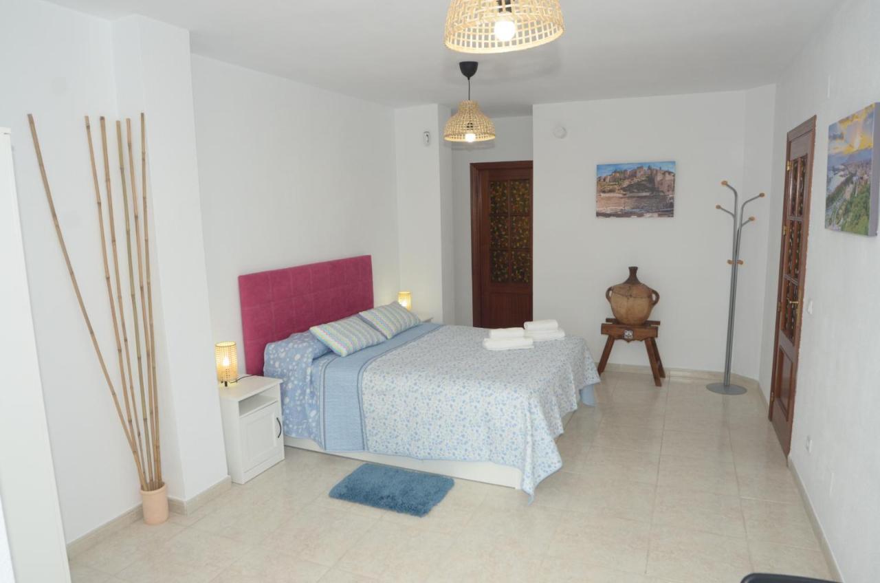 Habitacion Grande Con Terraza Privada, Malaga Centro Bagian luar foto