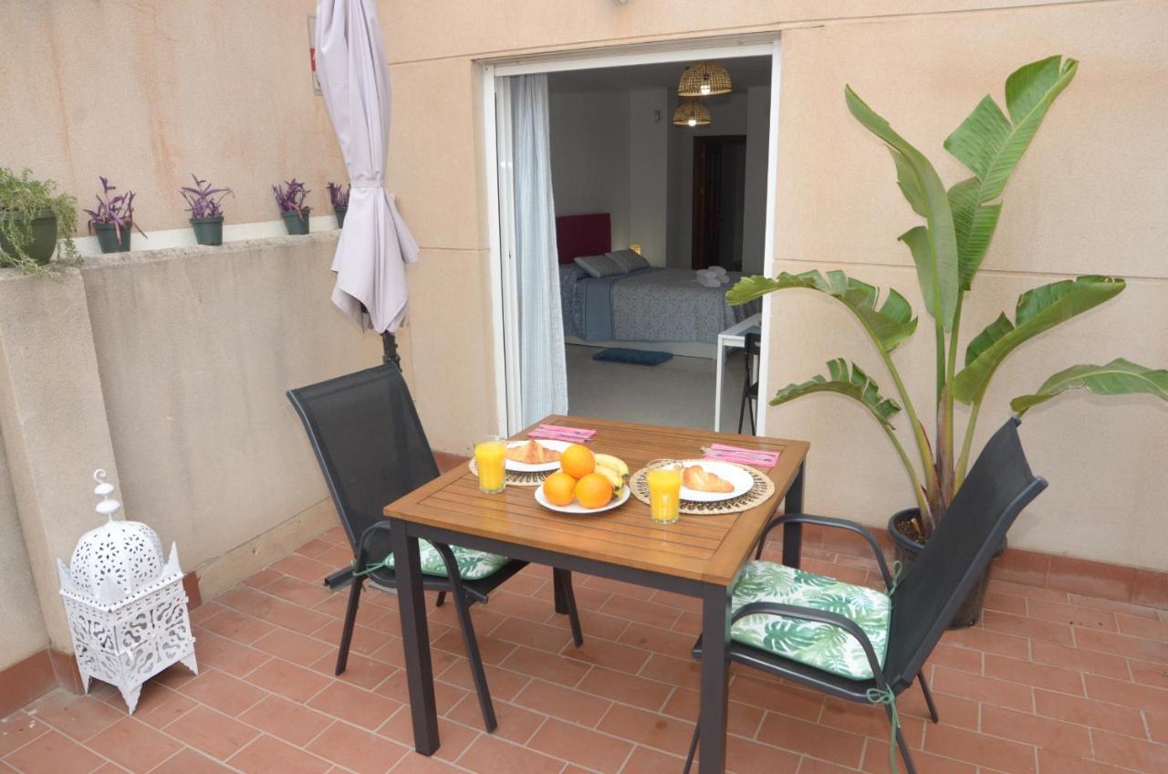 Habitacion Grande Con Terraza Privada, Malaga Centro Bagian luar foto