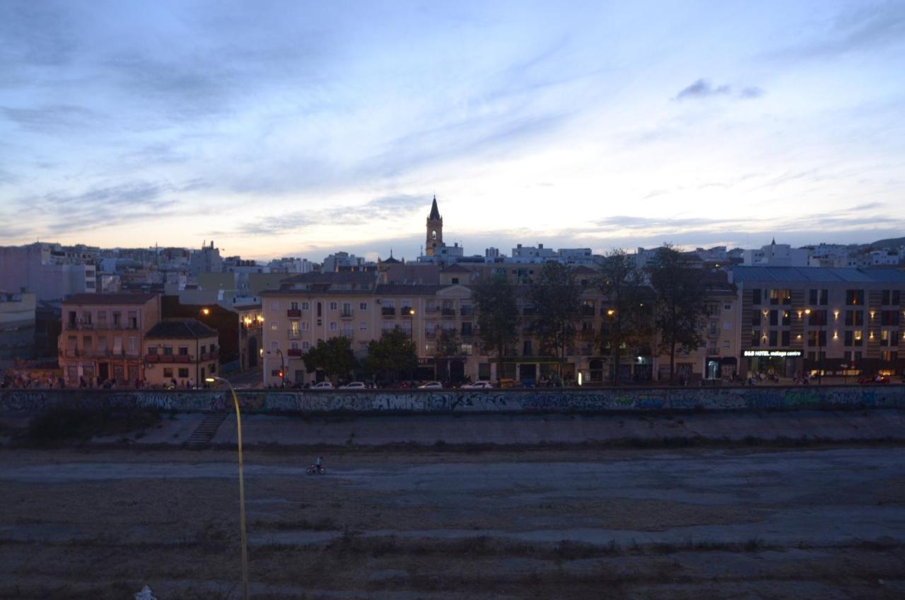 Habitacion Grande Con Terraza Privada, Malaga Centro Bagian luar foto