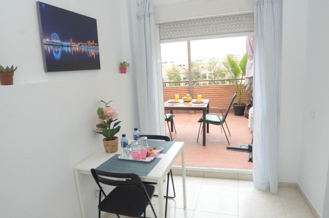 Habitacion Grande Con Terraza Privada, Malaga Centro Bagian luar foto