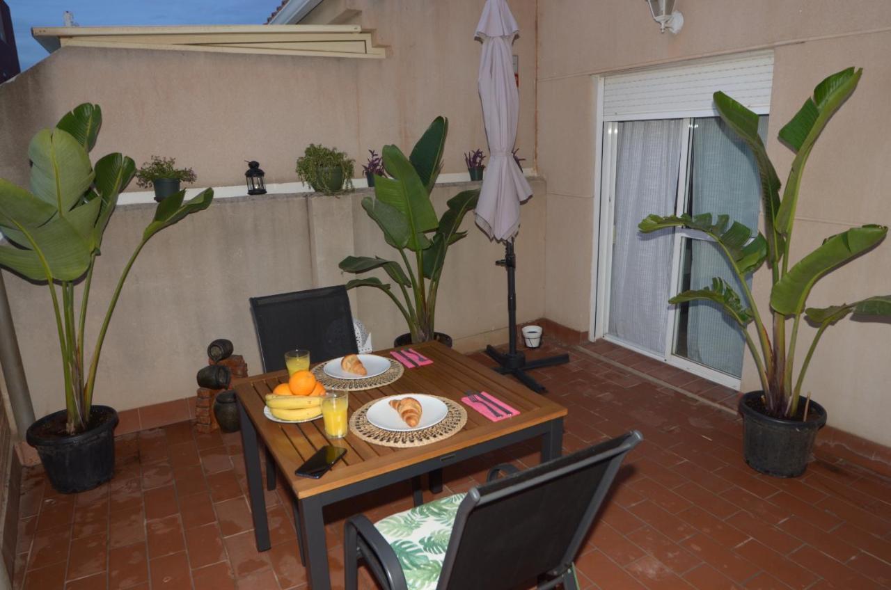 Habitacion Grande Con Terraza Privada, Malaga Centro Bagian luar foto